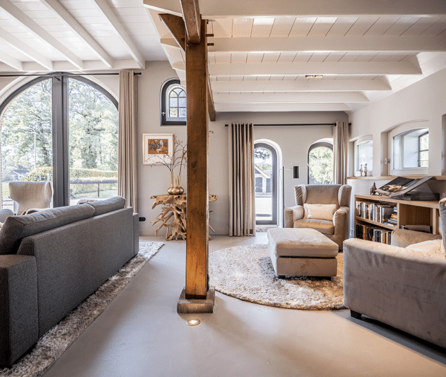 Rustikal modernes Wohnzimmer mit individuellem Interior Design
